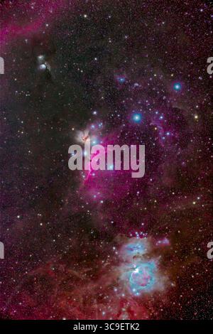 25 gennaio 2022, Alberta, Canada: Questo è un ritratto della nebulosità principale di Orion intorno alla cintura e alla spada, tra cui: La nebulosa di Orion stessa (in basso), alias Messiers 42 e 43; la nebulosa di Man Running Above (alias NGC 1973-5-7); la nebulosa di Horsehead oscura (B33) sagomata di fronte alla nebulosa luminosa IC 434; la nebulosa di Flame Nebulosa (78 NGC 2024 e sopra la riflessione di Alnitak 2071. ..tuttavia, l’intero campo è pieno di rastrellieri e macchie di nebulose di emissione e riflessione. Le tre stelle della cintura di Orione sono al centro, da L a R: Alnitak, al Foto Stock