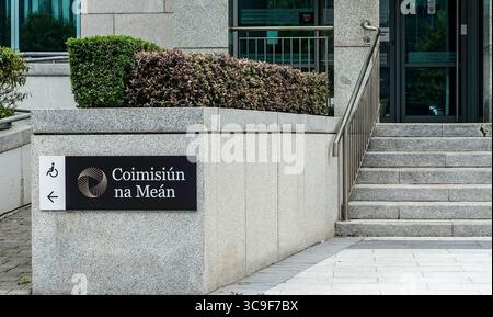 Ingresso a Coimisiún na Meán, il regolatore dei media irlandese, che promuove una trasmissione sicura, diversificata e creativa e un panorama dei media online. Foto Stock