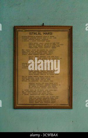 21 novembre 2022: Vista interna della storica Scuola superiore Nazionale Ioakeimeion Girls di Costantinopoli, è un istituto di istruzione secondaria greco-ortodossa per ragazze situato nel quartiere Fener del distretto di Fatih a Istanbul, Turkiye, il 21 novembre 2022. Il Patriarca ecumenico di Costantinopoli Gioacchino II donò terreni per la costruzione di un edificio scolastico. La scuola ha iniziato ad operare nel 1882. Il numero di studentesse della scuola ha raggiunto 590 nel 1910. Nel 1988, la scuola superiore è stata chiusa a causa della mancanza di studenti da iscriversi. (Immagine di credito: © Tolga Ildun/ZUMA Press Wire) Foto Stock