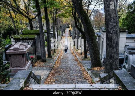 28 ottobre 2020, 20° distretto di Parigi (20° arrond, Ile-de-France (regione, Francia: Il cimitero di Pere Lachaise è vuoto dal covid-19 a Parigi. (Immagine di credito: © Sadak Souici/ZUMA Press Wire) Foto Stock