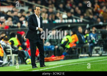 11 febbraio 2023, VALENCIA, VALENCIA, SPAGNA: Salvador Gonzalez Marco "Voro", allenatore del Valencia, gesti durante il campionato spagnolo, la Liga Santander, partita di calcio giocata tra Valencia CF e Athletic Club Bilbao allo stadio Mestalla l'11 febbraio 2023, a Valencia, Spagna. (Immagine di credito: © Ivan Terron/AFP7 via ZUMA Press Wire) Foto Stock