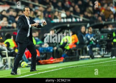 11 febbraio 2023, VALENCIA, VALENCIA, SPAGNA: Salvador Gonzalez Marco "Voro", allenatore del Valencia, gesti durante il campionato spagnolo, la Liga Santander, partita di calcio giocata tra Valencia CF e Athletic Club Bilbao allo stadio Mestalla l'11 febbraio 2023, a Valencia, Spagna. (Immagine di credito: © Ivan Terron/AFP7 via ZUMA Press Wire) Foto Stock