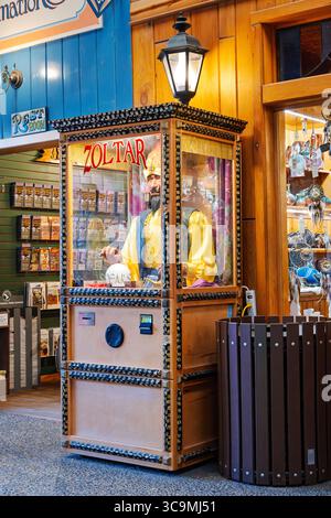 L'iconica macchina arcade animatronica Zoltar, nota per la sua apparizione nel film "Big", nella piccola città di Wall, South Dakota. Foto Stock