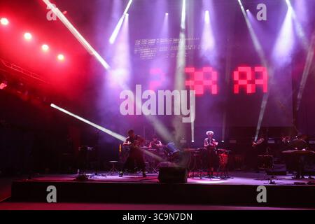 24 agosto 2021, Odessa, Ucraina: Il gruppo ONUKA si esibisce durante il giorno dell'indipendenza dell'Ucraina a Odessa sulla scala Potemkin. ONUKA - è una band electro-folk Ucraina. È stato creato nel 2013 da musicisti ucraini. Membri:.nata Zhyzhchenko (cantante solista).Daryna Sert (tastierista e corista).Mariya Sorokina (percussionista).Yevhen Yovenko (bandurista).Andriy Voichuk (tsimbali, drimba).Serhiy Kashyn (trombone, trembita).Mykola Blokshyn Foto Stock