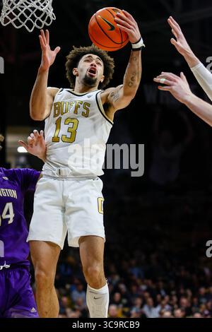 19 gennaio 2023: La guardia dei Colorado Buffaloes J'Vonne Hadley (13) afferra un rimbalzo nella seconda metà della partita di basket di menâ tra Colorado e Washington a Boulder, CO. Derek Regensburger/CSM. (Immagine di credito: © Derek Regensburger/CSM tramite ZUMA Press Wire) Foto Stock