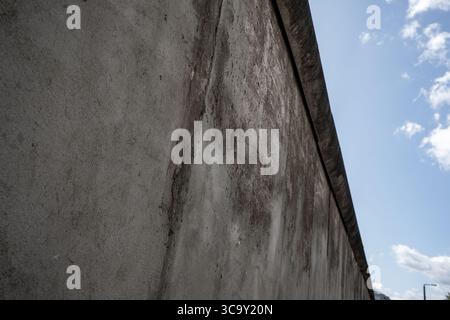 Il Memoriale del muro di Berlino (Gedenkstatte Berliner Mauer) si trova su Bernauer Strasse, dove il muro di Berlino è stato in funzione dal 1961 al 1989. Si estende per 1,4 k Foto Stock
