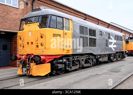 Derby, Regno Unito - 3 agosto 2025: The Greatest Gathering Rail 200 Exhibition at Alstom Litchurch Lane Works - locomotiva British Rail Class 31 31 108 Foto Stock