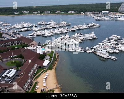 Montauk, New York, Stati Uniti. 5 agosto 2025. La polizia della contea di Suffolk ha identificato la donna trovata morta su una barca ormeggiata al Montauk Yacht Club martedì come Martha Nolan o'Slattara, 33 anni e fondatrice di EastxEast da Manhattan. Il Montauk Yacht Club ha anche un club e un DJ dal vivo al Montauk Yacht Club si trova al 32 Star Island Rd, Montauk, NY 11954 il 5 agosto 2025 a Montauk, New York. Credito: Hoo Me.Com/Media Punch/Alamy Live News Foto Stock