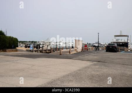 Montauk, New York, Stati Uniti. 5 agosto 2025. La polizia della contea di Suffolk ha identificato la donna trovata morta su una barca ormeggiata al Montauk Yacht Club martedì come Martha Nolan o'Slattara, 33 anni e fondatrice di EastxEast da Manhattan. Il Montauk Yacht Club ha anche un club e un DJ dal vivo al Montauk Yacht Club si trova al 32 Star Island Rd, Montauk, NY 11954 il 5 agosto 2025 a Montauk, New York. Credito: Hoo Me.Com/Media Punch/Alamy Live News Foto Stock