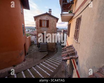Vedute panoramiche di Deurta, autentico fascino italiano del villaggio Foto Stock