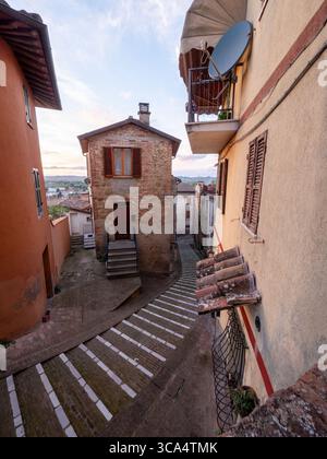 Vedute panoramiche di Deurta, autentico fascino italiano del villaggio Foto Stock