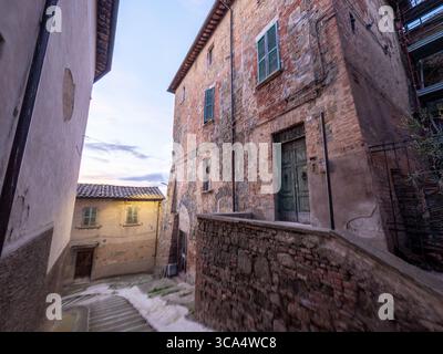 Vedute panoramiche di Deurta, autentico fascino italiano del villaggio Foto Stock