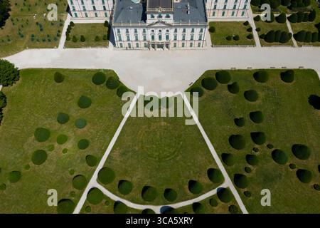 Foto aerea del castello di Esterhazy nella città di Ferton, nella campagna dell'Ungheria occidentale, in Europa. Foto Stock