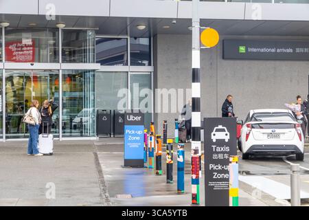 Aeroporto di Christchurch, zona di prelievo taxi e uber fuori dall'area degli arrivi internazionali, Isola del Sud, nuova Zelanda Foto Stock