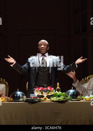 Lucian Msamati (Toof) in A WOLF in SNAKESKIN SHOES di Marcus Gardley al Tricycle Theatre, Londra NW6 14/10/2015 o 'The Gospel of Tartuffe' dopo Moliere compositori: Ben & Max Ringham direttore musicale: Nigel Lilley design: Tom Piper illuminazione: Paul Anderson coreografia & movimento: Coral Messam regista: Indhu Rubasingham Foto Stock