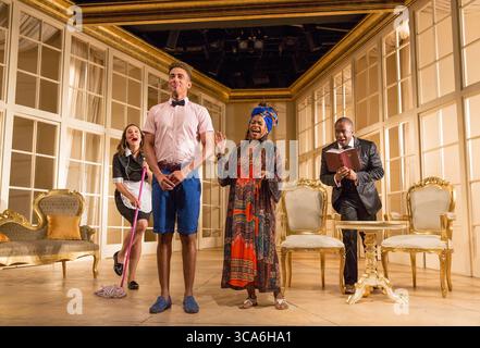 l-r: Michelle Bonnard (Dorita), Karl Queensborough (Gumper), Ayesha Antoine (Afreeka Organdy), Lucian Msamati (Toof) in A WOLF in SNAKESKIN SHOES di Marcus Gardley al Tricycle Theatre, Londra NW6 14/10/2015 o 'The Gospel of Tartuffe' dopo Moliere compositori: Ben & Max Ringham direttore musicale: Nigel Lilley design: Tom Pioreal Piham Foto Stock
