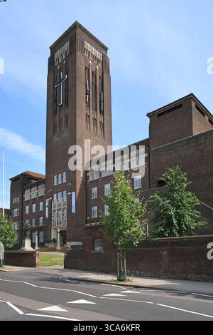William Booth College, quartier generale britannico dell'Esercito della salvezza, Denmark Hill, Londra, Regno Unito. Elevazione principale su Champion Park. Foto Stock