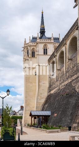 Cappella contenente la tomba di Leonardo da Vinci vista dall'esterno delle mura del Castello di Amboise in Francia Foto Stock