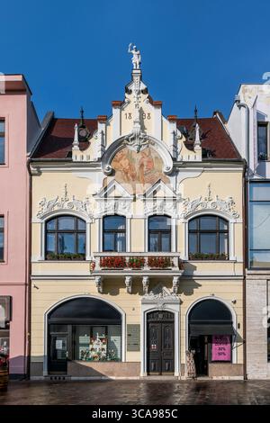 Edificio storico in stile art nouveau nella città vecchia, Kosice, Slovacchia Foto Stock