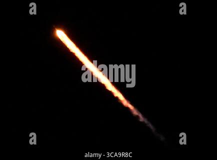 SpaceX lancia una missione Starlink martedì mattina presto alle 2:37 attraverso la costa occidentale dalla base spaziale di Vandenberg. Simi Valley CA, 22 agosto 2023. Il lancio di Space-X è stato ritardato di alcuni giorni dal passaggio dell'uragano Hilary. Foto di Gene Blevins/ZUMAPRESS) (immagine di credito: © Gene Blevins/ZUMA Press Wire) Foto Stock