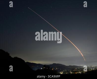 22 agosto 2023, Simi Valley, California, USA: SpaceX lancia una missione Starlink martedì mattina presto alle 2:37 attraverso la costa occidentale dalla base spaziale di Vandenberg. Il lancio dello Space-X è stato ritardato di alcuni giorni dal passaggio dell'uragano Hilary. (Immagine di credito: © Gene Blevins/ZUMA Press Wire) Foto Stock