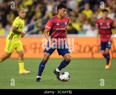10 maggio 2023: Edwin Cerrillo centrocampista del FC Dallas (6) dribbles contro il Nashville SC durante il primo tempo di una partita della MLS tra FC Dallas e Nashville SC al Geodis Park di Nashville TN Steve Roberts/CSM (Credit Image: © @ Steve Roberts/CSM via ZUMA Press Wire) Foto Stock