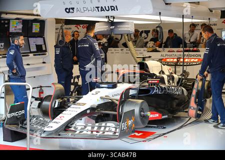 21 luglio 2023, Spa Francorchamps, Rieti, Belgio: Meccanici al lavoro sulla Scuderia AlphaTauri..durante la Sprint Shootout Session di sabato 29 luglio FORMULA 1 MSC CROCIERE GRAND PRIX BELGA 2023 - Jul28 - 30 luglio 2023 Spa Francorshamps, Belgio (Credit Image: © Alessio De Marco/ZUMA Press Wire) Foto Stock