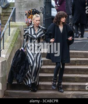 16 febbraio 2023, Londra, Inghilterra, Regno Unito: Gli ospiti sono visti arrivare alla cattedrale di Southwark a Londra per partecipare al servizio commemorativo di Vivienne Westwood. (Immagine di credito: © Tayfun Salci/ZUMA Press Wire) Foto Stock