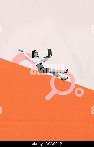 Collage di disegni compositi creativi di una giovane donna d'affari seduto in attesa di laptop zoom vetro ricerca di posti vacanti responsabile dell'ufficio di lavoro Foto Stock