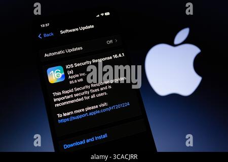 2 maggio 2023, Asuncion, Paraguay: Apple rilascia iOS 16.4.1 (a), un nuovo rapido aggiornamento per la sicurezza, per iPhone con iOS 16. (Immagine di credito: © Andre M. Chang/ZUMA Press Wire) Foto Stock
