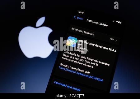 2 maggio 2023, Asuncion, Paraguay: Apple rilascia iOS 16.4.1 (a), un nuovo rapido aggiornamento per la sicurezza, per iPhone con iOS 16. (Immagine di credito: © Andre M. Chang/ZUMA Press Wire) Foto Stock