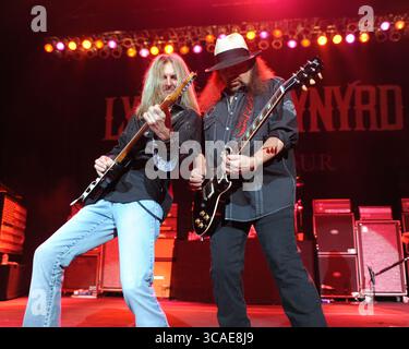 HOLLYWOOD FL - 3 MARZO : Gary Rossington dei Lynyrd Skynyrd si esibisce all'Hard Rock Live tenuto all'hotel & Casino Seminole Hard Rock il 3 marzo 2011 a Hollywood, Florida. Persone: Gary Rossington. (Immagine di credito: © SMG via ZUMA Press Wire) Foto Stock