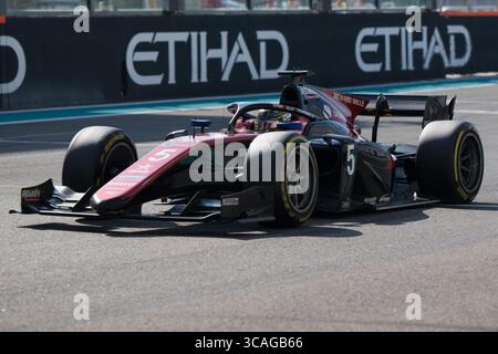 28 novembre 2023, Abu Dhabi, Emirati Arabi Uniti: THEO POURCHAIRE (fra) di ART Grand Prix #5 corse nel Gran Premio di Abu Dhabi durante la finale di stagione di Formula 2. (Immagine di credito: © Taidgh Barron/ZUMA Press Wire) Foto Stock