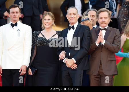 23 maggio 2023: Rupert Friend, Rita Wilson, Tom Hanks e Bryan Cranston partecipano alla prima di Asteroid City durante il 76° Festival di Cannes al Palais des Festivals di Cannes, in Francia, il 23 maggio 2023. Foto: Alec Michael (immagine di credito: © Alec Michael via ZUMA Press) Foto Stock