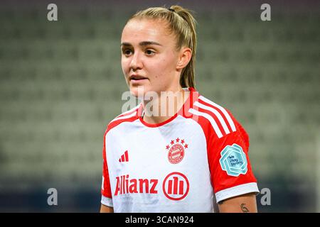 23 novembre 2023, Parigi, Francia: Georgia STANWAY del Bayern Monaco durante la partita del gruppo C della UEFA Women's Champions League tra il Paris Saint-Germain e il Bayern Monaco allo stadio Jean-Bouin il 23 novembre 2023 a Parigi. (Immagine di credito: © Matthieu Mirville/ZUMA Press Wire) Foto Stock
