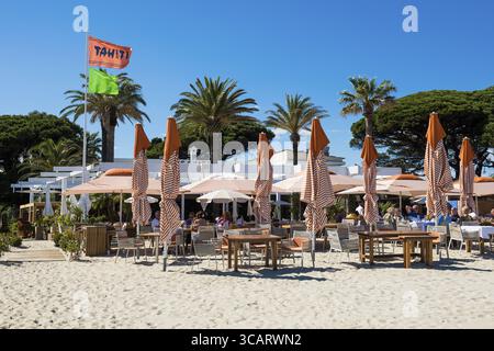 Bar sulla spiaggia Tahiti, Plage de Tahiti, Saint Tropez, Var, Costa Azzurra, Provence-Alpes-Cote d'Azur, Costa Azzurra, Francia Foto Stock