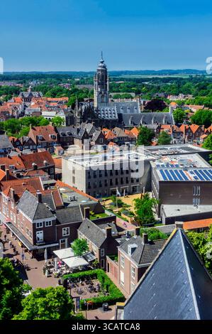 Middelburg è una municipalità e la capitale della provincia olandese della Zelanda, da cui si gode la vista dal Lange Jan di Middelburg Foto Stock