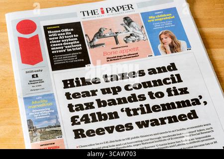 6 agosto 2025. Il titolo della prima pagina dell'i Paper legge le tasse in aumento e le fasce fiscali del consiglio per correggere il "trilemma" di 41 miliardi di sterline, ha avvertito Reeves. Foto Stock