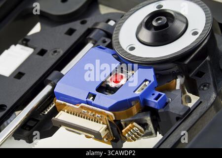 Dispositivo meccanico ottico del laser rosso per la lettura di DVD e CD di dischi macro Foto Stock