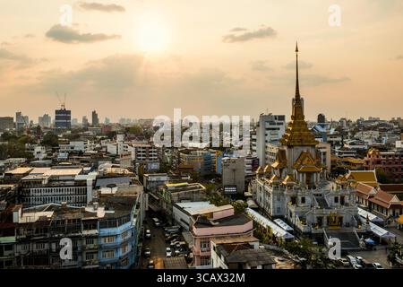 Wat Trai MIT Witthayaram Worawihan, tramonto, Chinatown, Bangkok, Thailandia Foto Stock