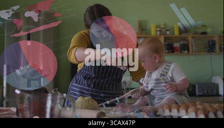 Impastare la madre che indossa il grembiule che guida il bambino tenendo il mattarello nella cucina di casa con la farina Foto Stock