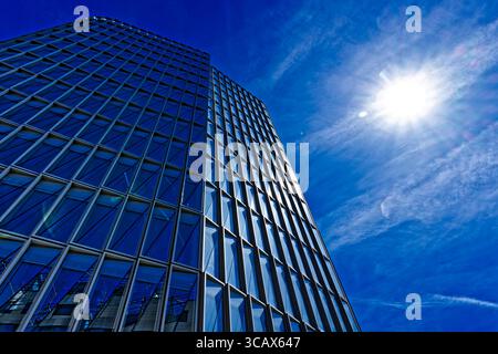 Architettura moderna nella HafenCity a Westfield Hamburg-Überseequartier, HafenCity, Amburgo, Germania Foto Stock