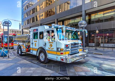 Motore numero 6 dei vigili del fuoco di Denver reperibile nel centro città - Denver, Colorado, Stati Uniti. Foto Stock