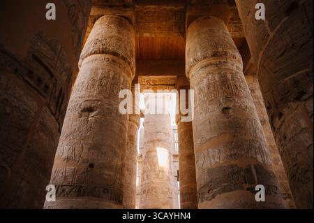 Gli iconici templi di Luxor e Karnak, siti monumentali dell'antico Egitto Foto Stock