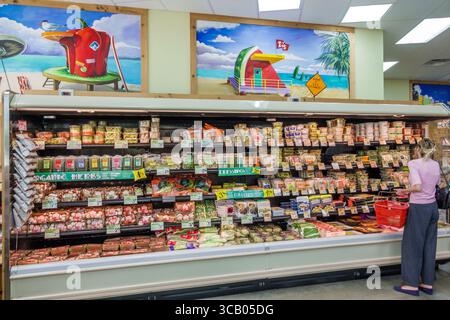 Miami Beach, Florida, supermercato del supermercato Trader Joe's, sezione refrigerata, cucina preparata, i marchi includono: Trader Joe's Organic Herbs, T. Foto Stock