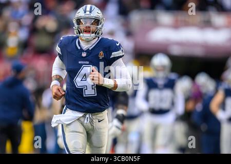 7 gennaio 2024: Il quarterback dei Dallas Cowboys Dak Prescott (4) si scalda prima della partita NFL tra i Dallas Cowboys e i Washington Commanders a Landover, MD. Reggie Hildred/CSM (Credit Image: © Reggie Hildred/CSM via ZUMA Press Wire) Foto Stock