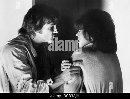 L'attrice fallita Alex Sternbergen (JANE FONDA) si sveglia una mattina in un appartamento che non riconosce, incapace di ricordare la sera precedente, accanto a lei c'è un cadavere. Mentre cerca di mettere insieme gli eventi della notte prima, Alex non può fare affidamento sugli amici o sul suo marito estraneo, per aiuto. Solo un ex poliziotto solitario Turner Kendall (JEFF BRIDGES), può aiutarla a capire cosa è successo e trovare l'assassino. Acquisto diretto: Sidney Lumet (immagine di credito: © JT Vintage via ZUMA Press Wire) Foto Stock