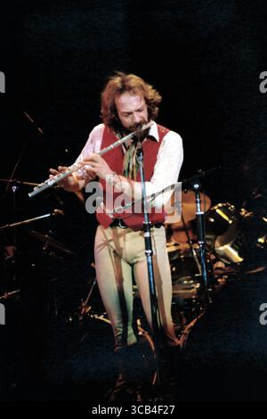 Ian Anderson di Jethro Tull presso il Civic Center, Providence, RI, USA (immagine di credito: © Arthur D'Amario III/ZUMA Press Wire) Foto Stock