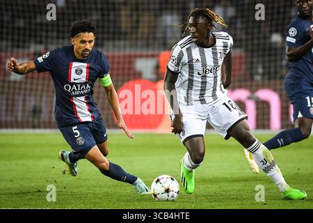 6 settembre 2022, Parigi, Francia: MARQUINHOS del PSG e Moise KEAN della Juventus durante la partita del gruppo H della UEFA Champions League tra il Paris Saint-Germain e la Juventus FC allo stadio Parc des Princes il 6 settembre 2022 a Parigi, Francia. (Immagine di credito: © Matthieu Mirville/ZUMA Press Wire) Foto Stock