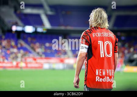 7 agosto 2025: Durante la partita, il centrocampista dei New York Red Bulls Emil Forsberg (10) prepara il calcio in entrata allo Sports Illustrated Stadium di Harrison, New Jersey. I New York Red Bulls sconfiggono il Juarez per 5-3. Shaquan Woody/Cal Sport Media Foto Stock